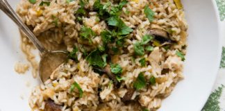 Poêlée de riz aux poireaux, champignons et poulet