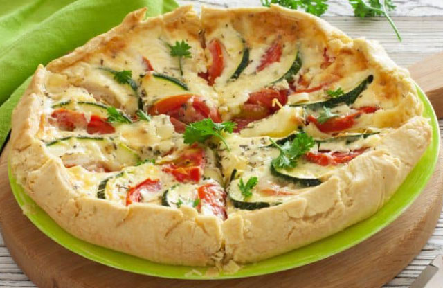 Tarte légère à la courgette et à la tomate - Plat et Recette