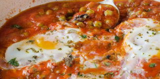 Œufs à la Sauce Tomate et Petits Pois WW