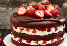 Layer cake aux fraise chocolat et crème fouettée au Thermomix