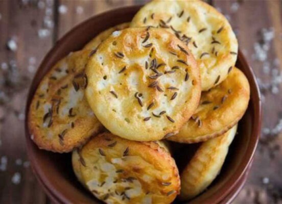 recette des biscuits apéritifs de Noël au fromage, de savoureux petits biscuits salés au fromage, facile et simple à réaliser, idéal à servir pour l'apéritif. 