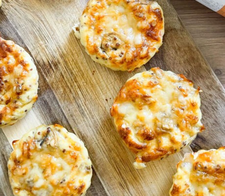 Mini quiches sans pâte à la moutarde à l'ancienne