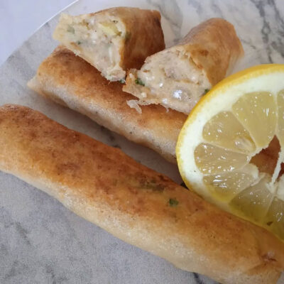 Bricks de pomme de terre et thon, des bricks croustillantes garnies d’une savoureuse purée de pommes de terre et de thon, faciles à préparer, parfaites pour un repas léger.