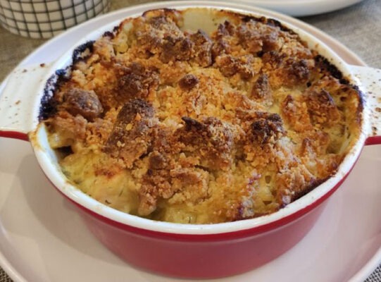 Crumble saumon et épinards, un crumble salé fondant et croustillant, associant le saumon tendre aux épinards