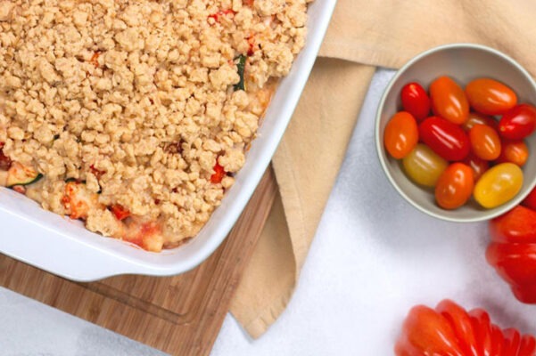 Crumble de tomates et parmesan, un savoureux crumble léger à base de tomates facile à réaliser pour accompagner vos plat de viande.