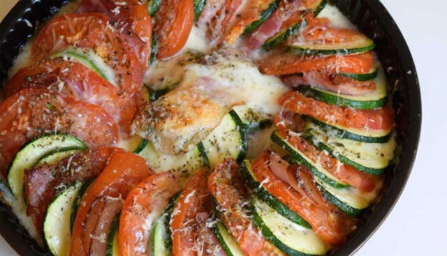 Tian Léger de Courgettes Tomates Jambon et Mozzarella Tian Léger de Courgettes Tomates Jambon et Mozzarella