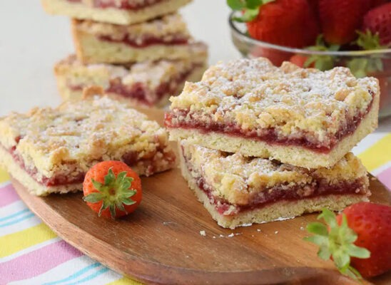 Carrés Crumble Légers aux Fraises
