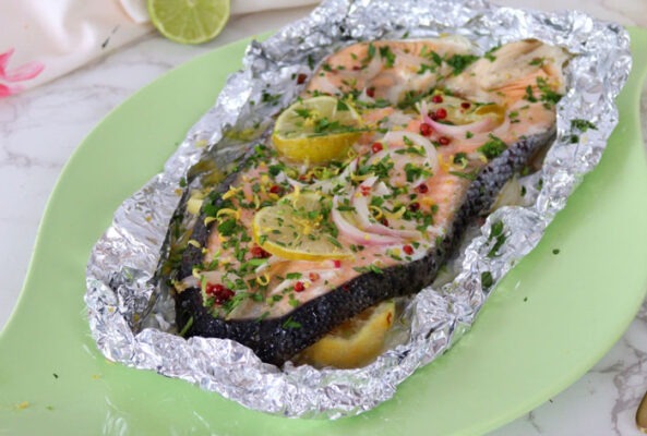 Saumon en Papillote au Citron Vert et aux Herbes saumon en papillote au citron vert et aux herbes